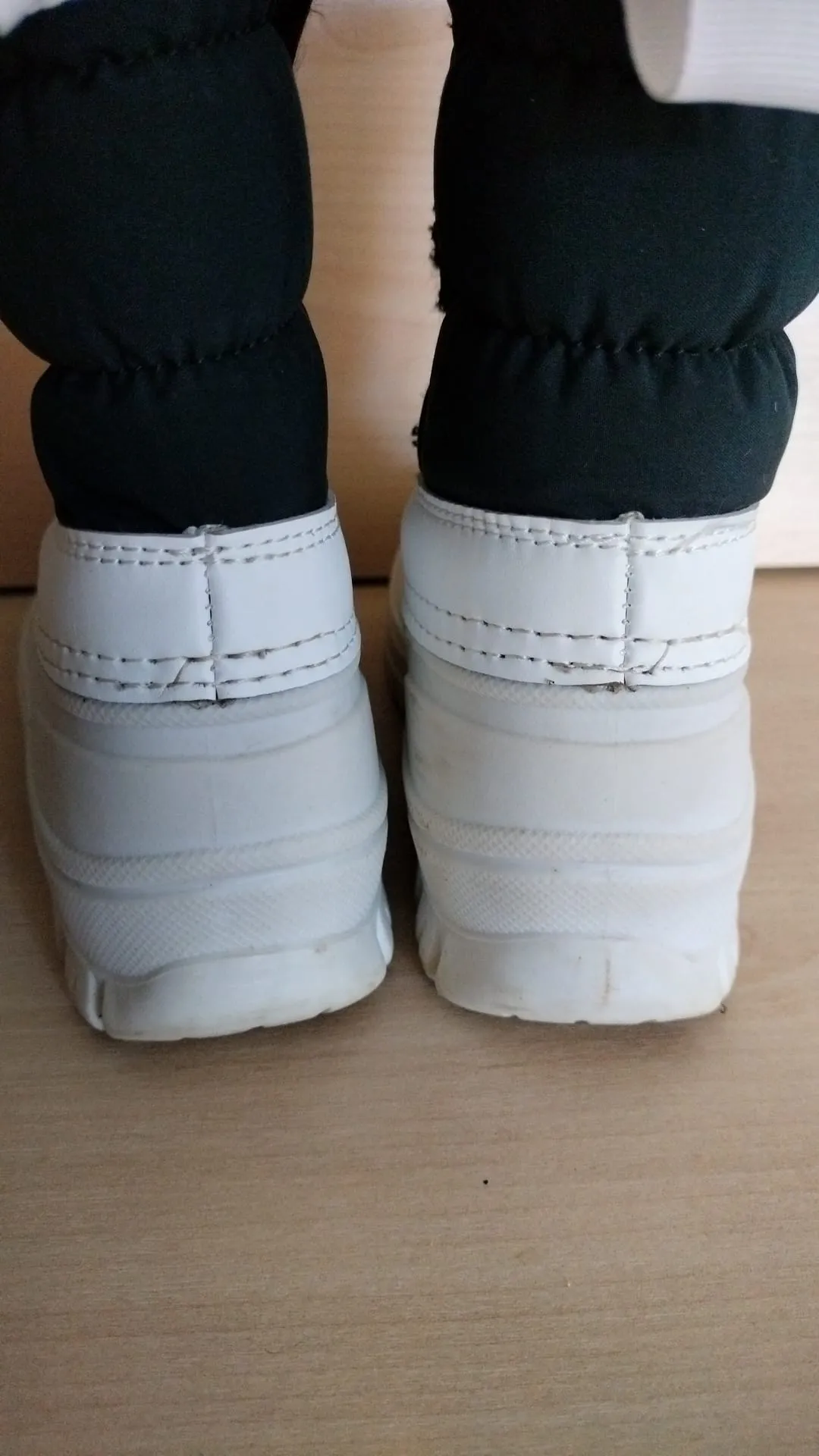 Pre Loved Roarsome (Dinoski) Kids Snow Boots Size EU32(1680)